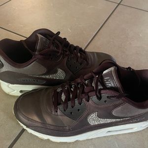 Women’s Nike Tennis Shoe